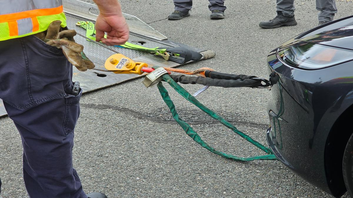 Towing Safety Training 2025 – EV securement on Tesla using soft straps and snatch block